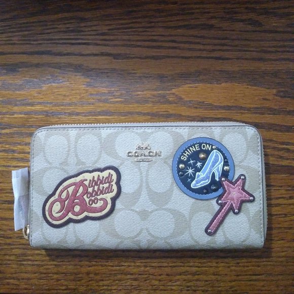 Coach Signature Disney Cinderella Accordion Zip - Picture 3 of 5
